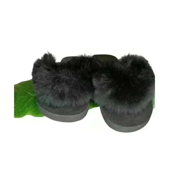 𝅺ALEXIS Black Soft Faux Fur Flip Flops Sandals - Picture 2 of 6